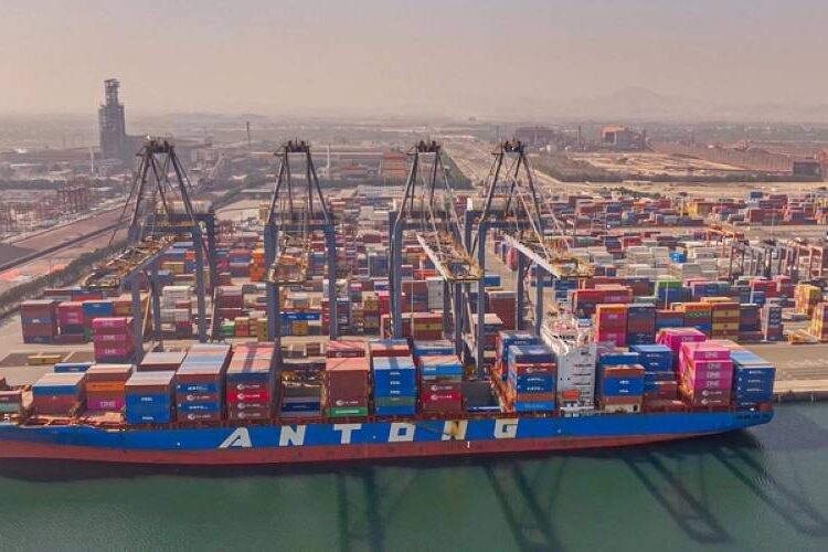 الميزان التجاري لسلطنة عُمان يحقق فائضاً حتى نهاية شهر مايو 2025