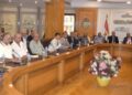 أيمن العشري يعقد اجتماعًا طارئًا مع الشُعب التجارية بغرفة القاهرة لمناقشة جهود الحكومة لخفض الأسعار