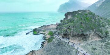 شواطئ عُمان .. وجهات سياحية جذابة في موسم الخريف