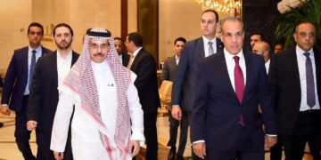 وزير الخارجية السعودي ونظيره المصري يبحثان هاتفيًا تطورات الأوضاع في غزة