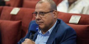 أول تعليق لـ”عمال مصر” على مقترح بدء العمل من 5 صباحًا