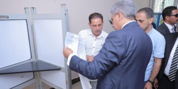 وزير السياحة يدلي بصوته في انتخابات مجلس الشيوخ