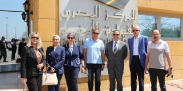 لجنة النقل باتحاد الغرف السياحية تتفقد المركز المصري للقيادة الآمنة