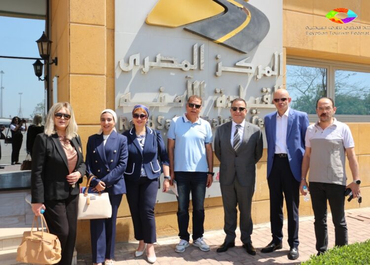 لجنة النقل باتحاد الغرف السياحية تتفقد المركز المصري للقيادة الآمنة