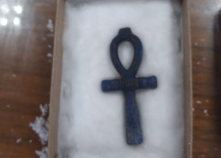 كيف نجحت وزارة الآثار في استرداد 13 قطعة أثرية من الخارج؟