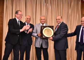 “القابضة للسياحة وإيجوث” تكرمان المحاسب شريف بنداري