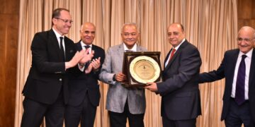 “القابضة للسياحة وإيجوث” تكرمان المحاسب شريف بنداري