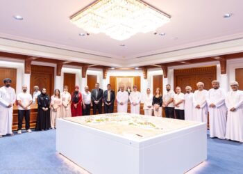 وفد إعلامي دولي يتعرف على مقومات محافظة ظفار السياحية