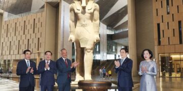 رئيس فيتنام الاشتراكية يزور المتحف الكبير وأهرامات الجيزة