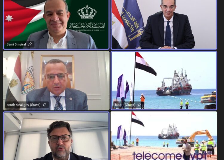وزير الاتصالات  ووزير الاقتصاد الرقمى الأردنى يشهدان عملية إنزال الكابل البحرى “كورال بريدج” فى مدينة طابا