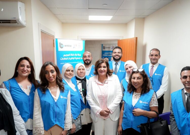 بنك قناة السويس يتبرع بأسرة طبية كهربائية لمستشفى عبلة الكحلاوي لعلاج الزهايمر