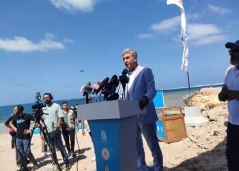 وزير السياحة يكشف عن أفكار لمشروعات سياحية تحت المياه