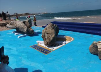 انتشال خرطوش هيروغليفي للملك رمسيس الثاني من ميناء أبو قير بالإسكندرية