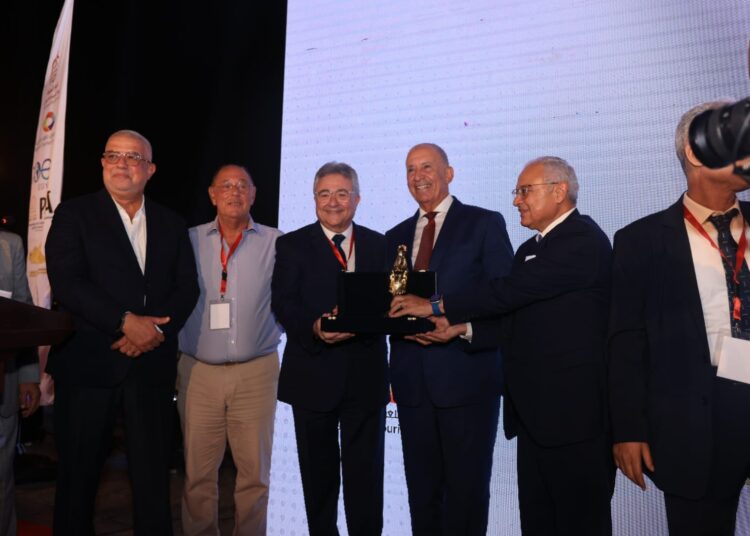 تكريم رواد قطاع السياحة في يوم السياحة المصري