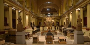 تحقيقات موسعة حول سرقة أسورة ذهبية نادرة من المتحف المصري بالتحرير