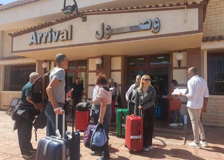 مطروح تستقبل 698 رحلة طيران شارتر خلال صيف 2025