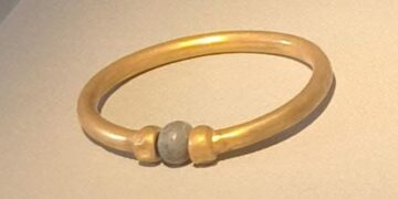 ضبط سارق الأسورة الذهبية من المتحف المصري بالتحرير