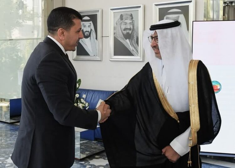 خادم الحرمين يستقبل أمين من الرئاسة المصرية لنقل تهاني الرئيس السيسي بمناسبة اليوم الوطني 95