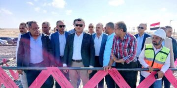 “وزير الإسكان” يتفقد محطة التحلية الكيميائية بمدينة العلمين الجديدة