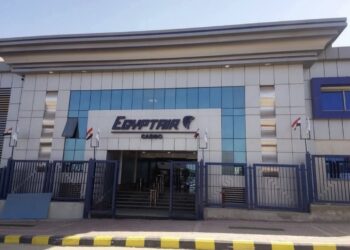 مصر للطيران تعلن عن تخفيضات على تذاكر السفر والخدمات الإضافية