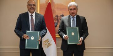 بروتوكول بين “السياحة والعمل” بشأن ضوابط ترخيص الوحدات الفندقية