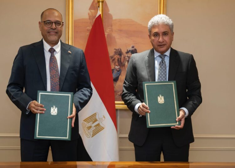 بروتوكول بين “السياحة والعمل” بشأن ضوابط ترخيص الوحدات الفندقية