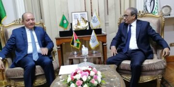 أمين عام الوحدة الاقتصادية يستقبل السفير الأردني في القاهرة