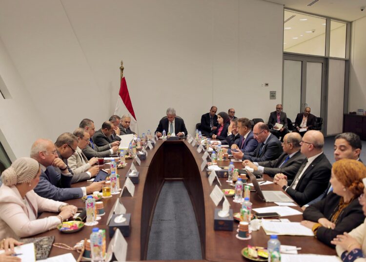 وزير السياحة يناقش استعدادات حفل افتتاح المتحف المصري الكبير