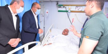 وزير العمل ومحافظ الغربية يزوران مصابي حادث حريق مصنع بالمحلة الكبرى