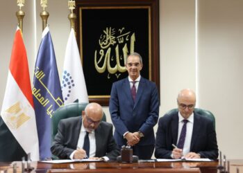 “وزير الاتصالات”يشهد مراسم توقيع تراخيص خدمات و”إنترنت الأشياء” مع 7 شركات عالمية لتصنيع السيارات