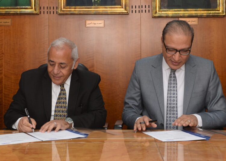 البنك الأهلي ومؤسسة أخبار اليوم يوقعان عقد تأجير مخازن بمدينة السادس من أكتوبر