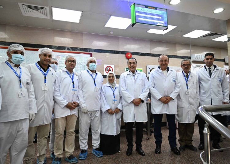 رئيس الوزراء يتفقد عددا من  مصانع شركة النصر للكيماويات الدوائية بالقليوبية