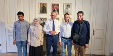 سفير تركيا بالقاهرة يكرم 3 مصريين من ذوي الهمم يتعلمون اللغة التركية