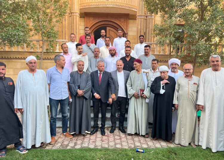 الحاج عبدالناصر الهواري وأبناؤه وعائلته يدعمون اللواء سامي توفيق في الانتخابات النيابية