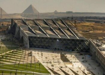 “السياحة” تكشف حقيقة إصدار إعلانات للتطوع في تنظيم احتفالية افتتاح المتحف الكبير