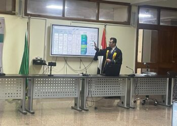 النائب إيهـاب زكريا يناقش أطروحة دكتوراه حول تطوير المدن التراثية إلى مدن إبداعية