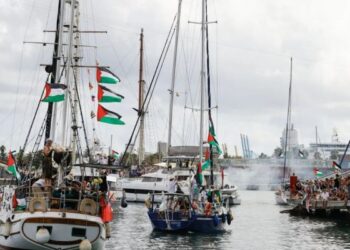 سلطنة عُمان تؤكّد حرصها على سلامة مواطنيها في “أسطول الصمود”