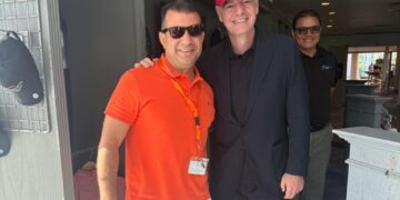 على هامش حضوره قمة السلام..رئيس الفيفا يرتدي كاب بيك الباتروس دعمًا للسياحة المصرية بشرم الشيخ