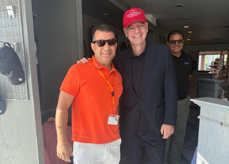 على هامش حضوره قمة السلام..رئيس الفيفا يرتدي كاب بيك الباتروس دعمًا للسياحة المصرية بشرم الشيخ