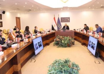 وزير الاتصالات وتكنولوجيا المعلومات يجتمع بأعضاء لجنة حماية حقوق مستخدمى الاتصالات