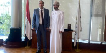 رئيس البورصة المصرية يبحث مع نظيره العُماني آفاق التعاون وتطوير أسواق المال