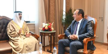 سفير الإمارات يبحث مع وزير قطاع الأعمال تعزيز التعاون الاقتصادي