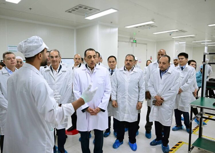 “مدبولي” يفتتح مصنع “أوبو” لتصنيع الهواتف بالعاشر من رمضان ضمن خطة استثمارية بقيمة 50 مليون دولار