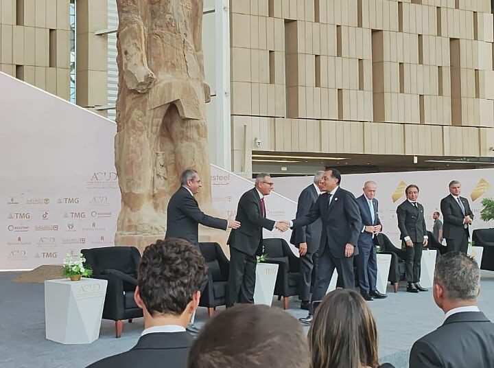 محمد الأتربي يقدم رسالة البنك الأهلي المصري بشأن الشراكة الاستراتيجية في المتحف الكبير