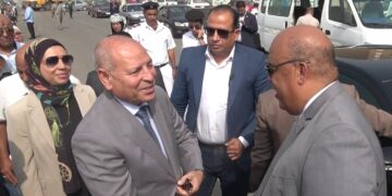 محافظ القاهرة ورئيس الغرفة التجارية يتفقدان سوق “اليوم الواحد” بحي 15 مايو