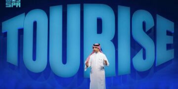 الجوازات السعودية تستعرض مبادرة “المسار الذكي” بإنهاء إجراءات المسافرين