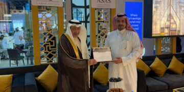 تكريم مؤذن الحرم المكي عبدالله خوقير في مؤتمر ومعرض الحج