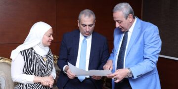 رئيس البنك الزراعي المصري يبحث مع محافظ الغربية تعزيز التنمية الزراعية ودعم الاستثمار الإنتاجي