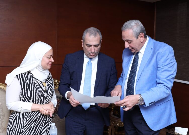 رئيس البنك الزراعي المصري يبحث مع محافظ الغربية تعزيز التنمية الزراعية ودعم الاستثمار الإنتاجي