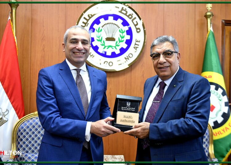 رئيس البنك الزراعي المصري يبحث مع محافظ الدقهلية دعم المشروعات التنموية وتمويل صغار المزارعين